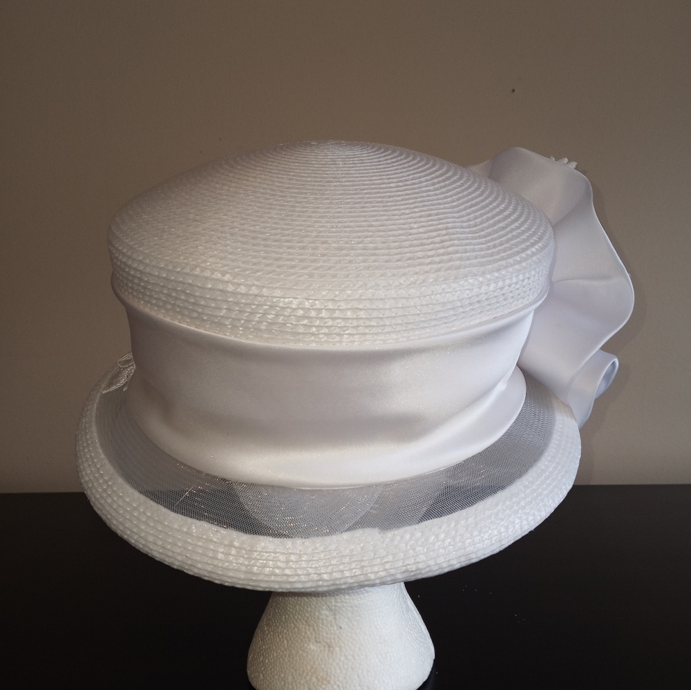 Hi's White Hat with Designed Rim - Picture 2 of 2